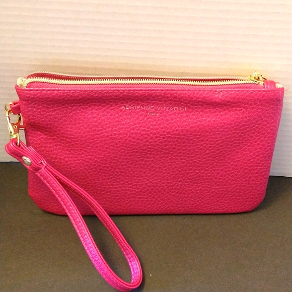 NWOT. Adrienne Vittadini pink wristlet. - Picture 1 of 4